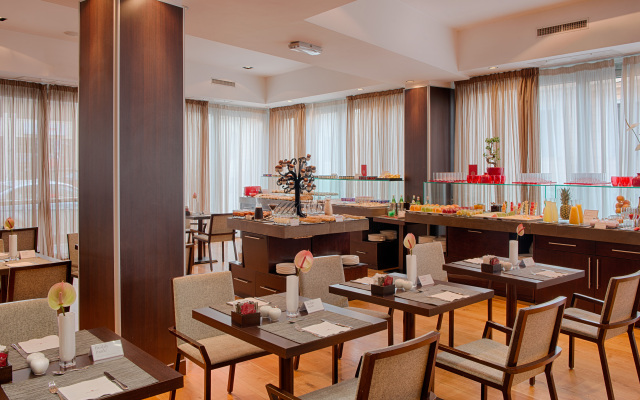 Отель NH Collection Roma Giustiniano