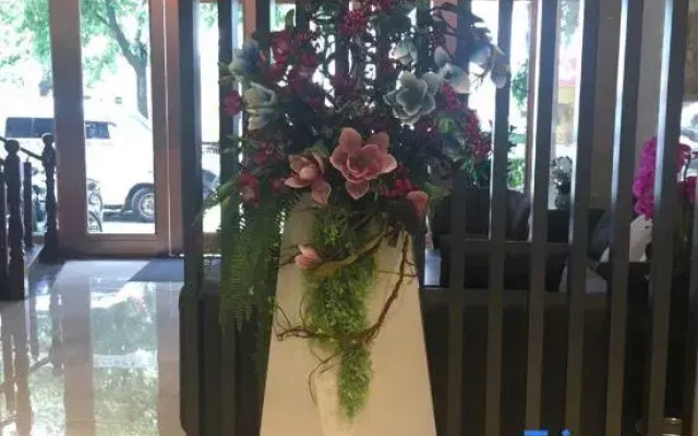 Jade Business Hotel (Jade Street, Pingzhou, Foshan)