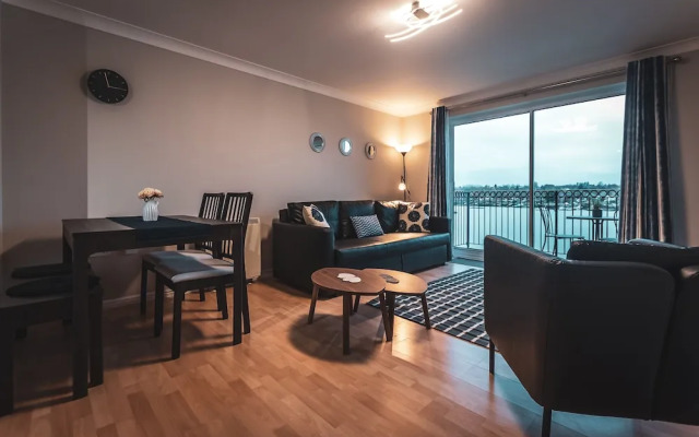 Vespasian Quay - Balcony overlooking the River Itchen - Secure & private parking