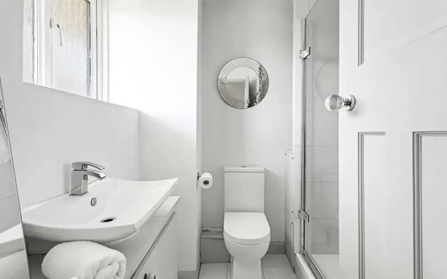 1-bed London Bliss: Putney Gem