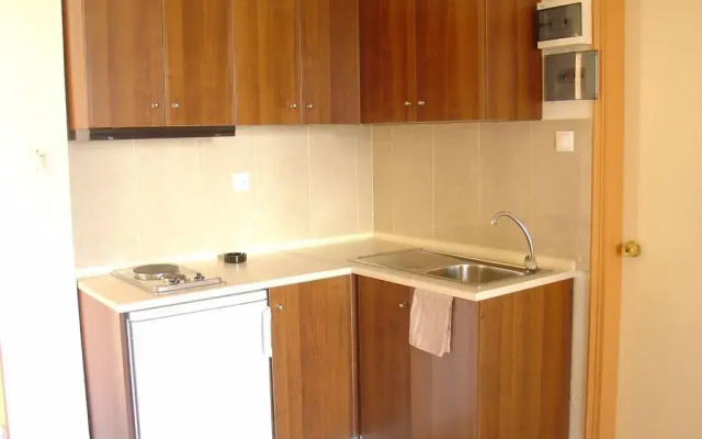 Lyristis Dinos Studios & Apartments
