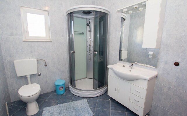 David - 20m From the Beach With Parking - A2