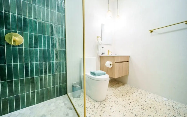 Room 1 - Stylish Accessible Suite