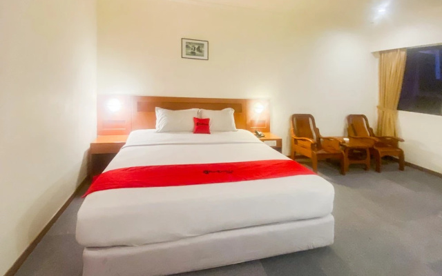 RedDoorz Plus @ Plaza Hotel Tanjung Pinang – Guest Rooms – Tanjung Pinang