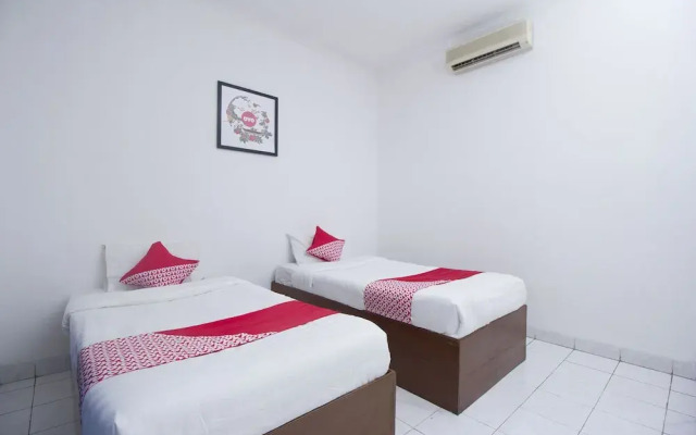 Hotel Dewi Sri by OYO Rooms