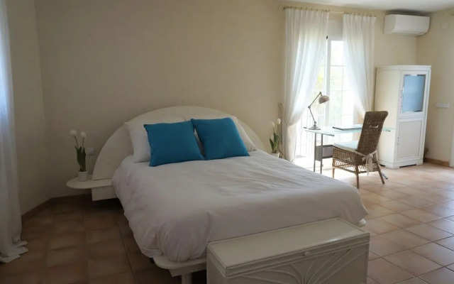 Villa in L'alfs del Pi With hot tub