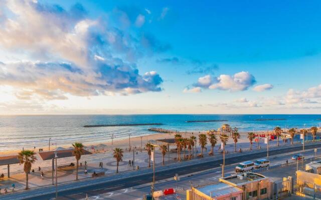 4 Bedroom Apartment on the Beach