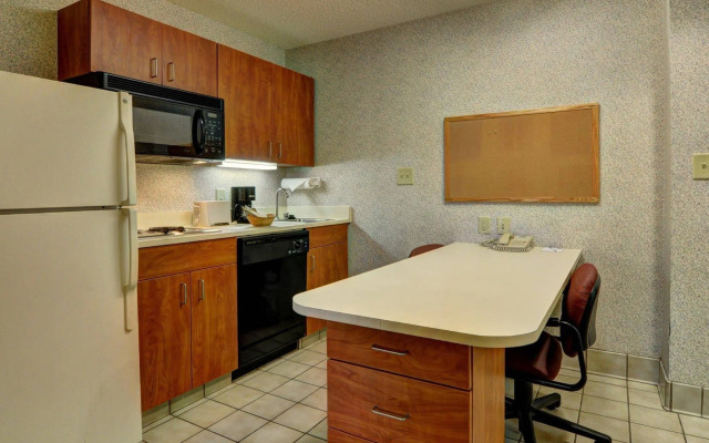 MainStay Suites Wilmington - University Area