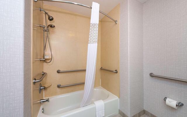 Hampton Inn Kansas City Northeast