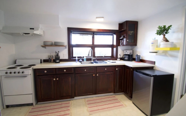 Hidden Greenlake Gem -- Central Location