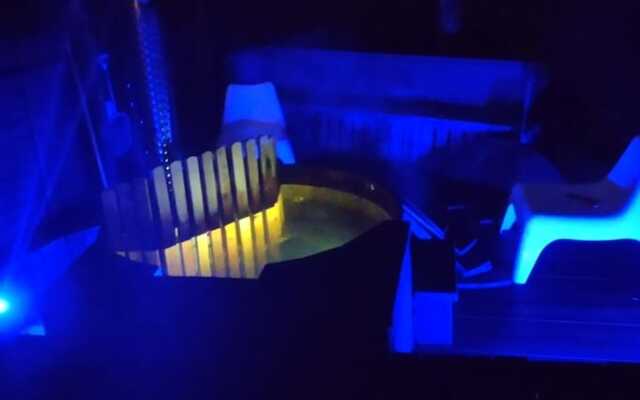 Charming 3-bed Caravan Cymtydu