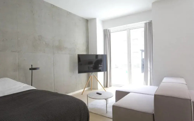 Cool Studio Apartment w Private Terrace