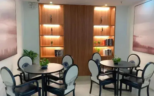 jingtu Hotel (Maoming High-speed Railway Station)
