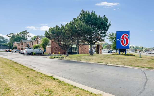 Motel 6 Waukegan, IL