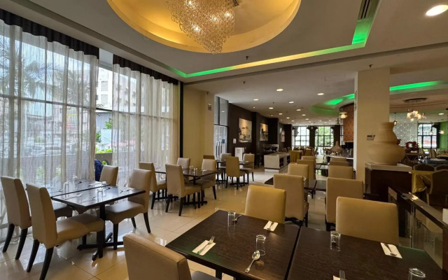Grand Puteri Hotel
