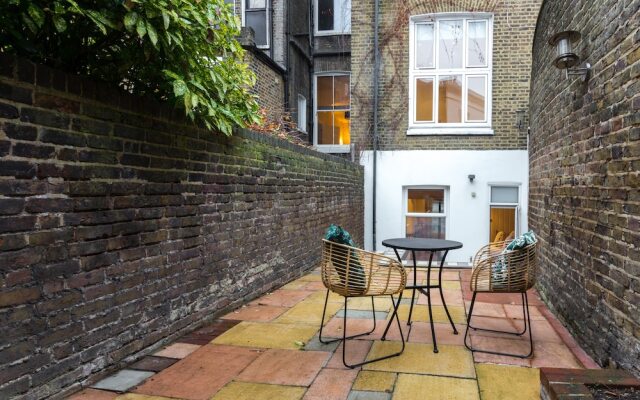 The Earl's Court Retreat - Modern & Central 2BDR with Garden