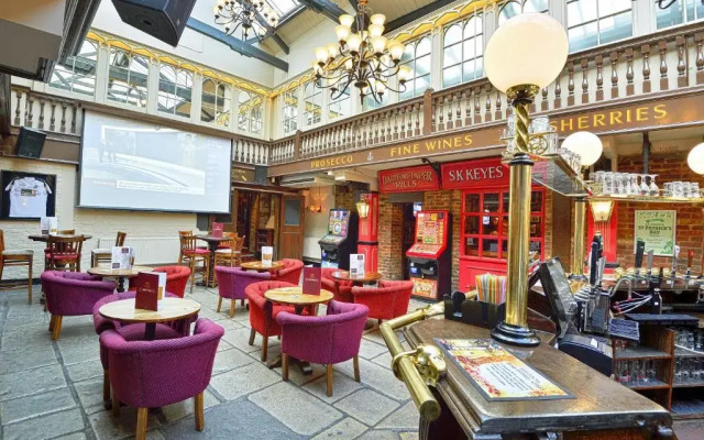 The Royal Victoria & Bull Hotel