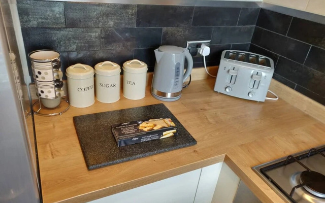 Waterfront Apartment In The Heart Of St Neots