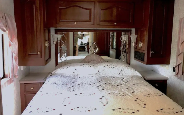 The Great Escape-Shirley with Hot Tub