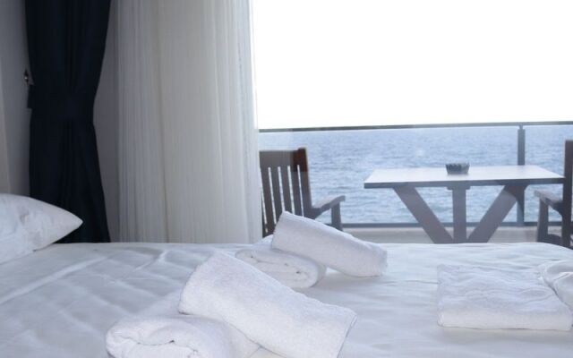 The Lavington Beach Hotel