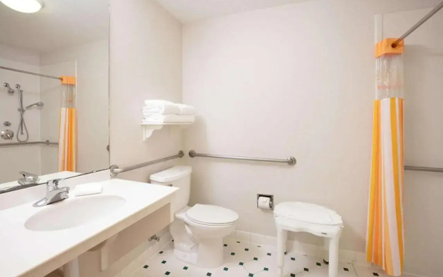 La Quinta Inn & Suites # 988