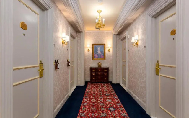 Bristol Hotel, Boutique Collection