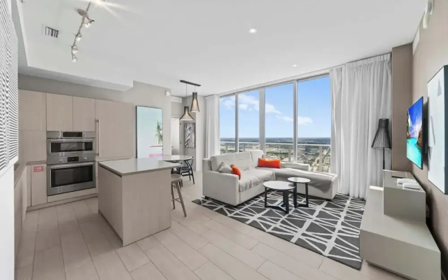 2BR Ocean Penthouse: Private Terrace & Hot Tub