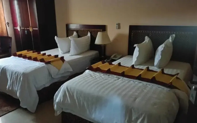 Obaa'S Golden Plaza Hotel