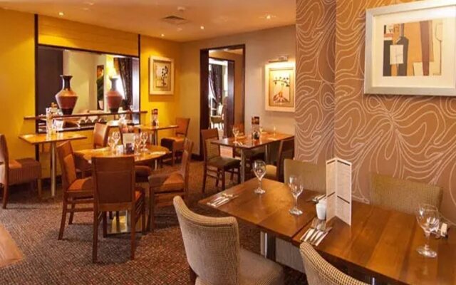 Premier Inn Sunbury - Kempton Park