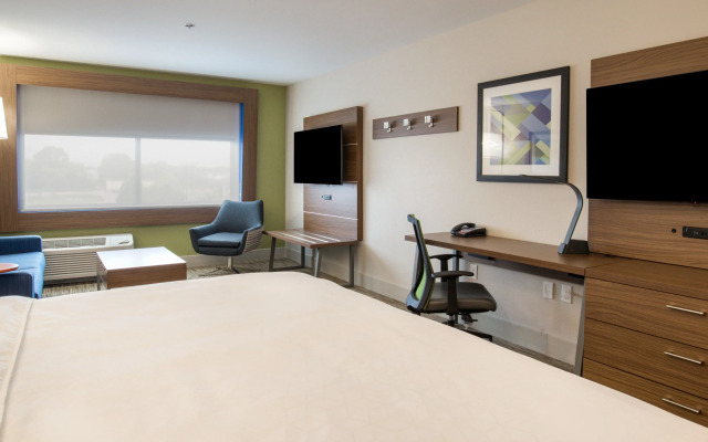 Holiday Inn Express & Suites Racine by IHG