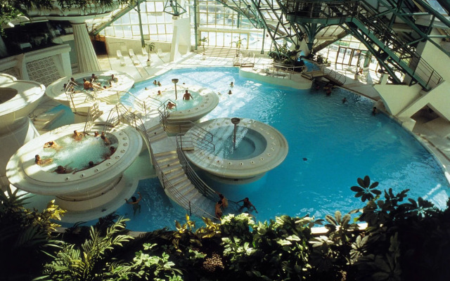 Yomo Mola Park