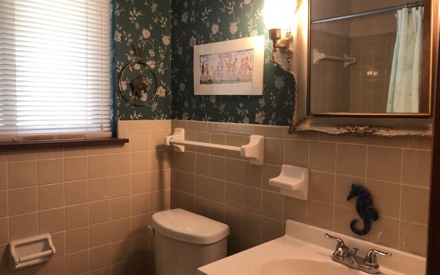 Dixies Retreat by Jekyll Realty
