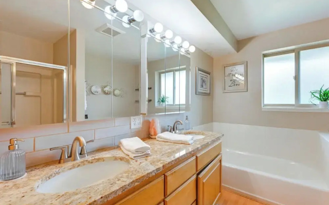 Family-friendly Yakima Escape w/ Yard & Pool!