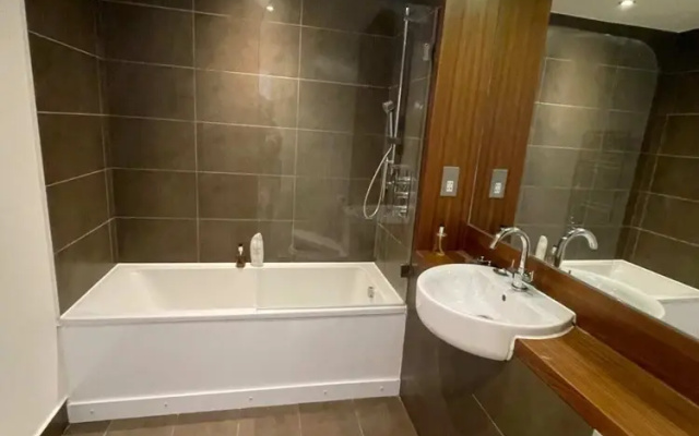 Peaceful 1BD Flat With Balcony - Bethnal Green