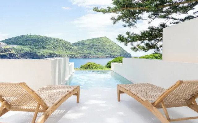 Silveira Bay Lounge Retreat