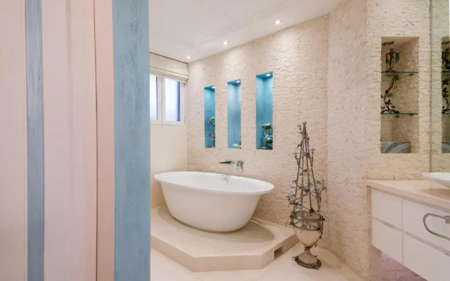 Maison Privee - Prvt Pool & Beach Access in Luxury Palm Jumeirah 6BR Villa