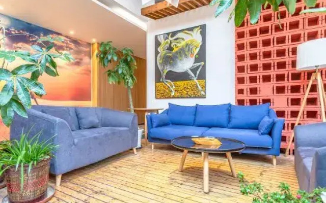 Wonderland Hotel (Nanyang Jianye Kaixuan Plaza)