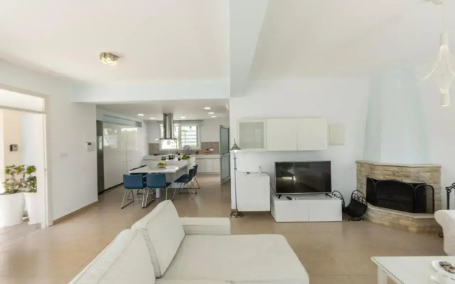 Protaras Sunrise Zen Seafront Villa