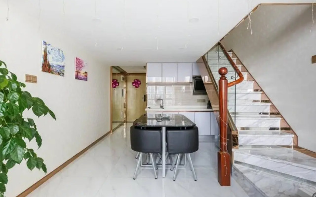Coastline International Apartment