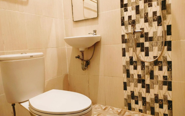 OYO 1957 Riverside Residence