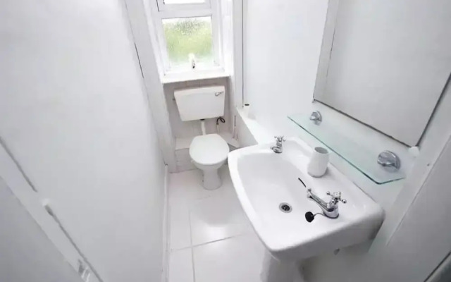 Flat in Glasgow,close to all Local Amenities,