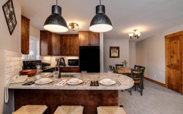 Pine Ridge Condominiums