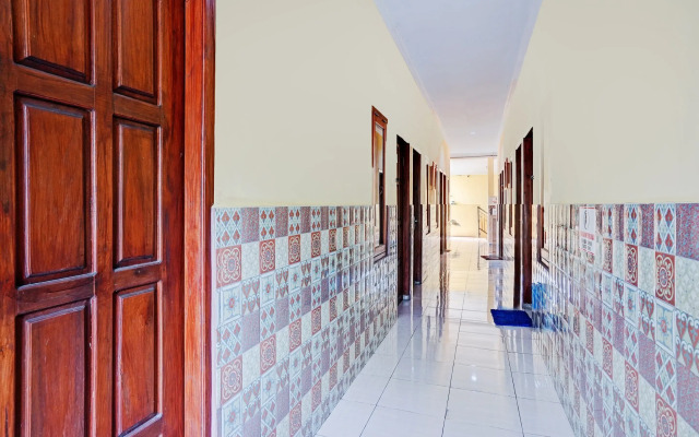 OYO 90234 Dhoho Family Guest House