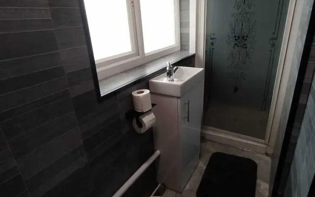 Black Ocean Holiday Apartments