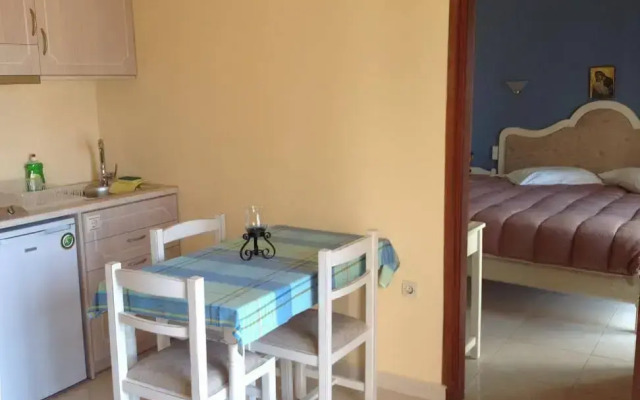 Iro Apartments