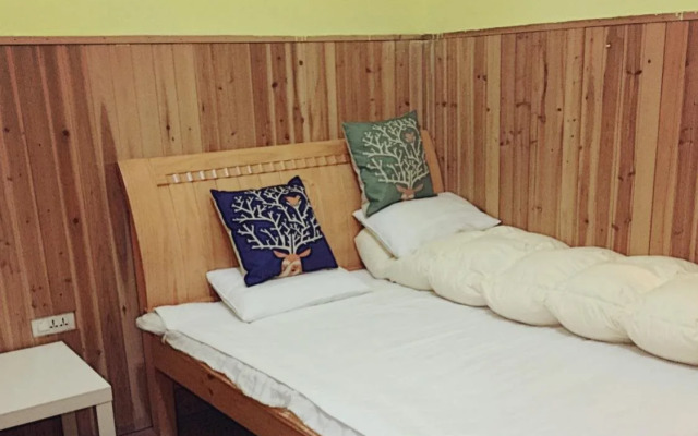 How Flowers Youth Hostel