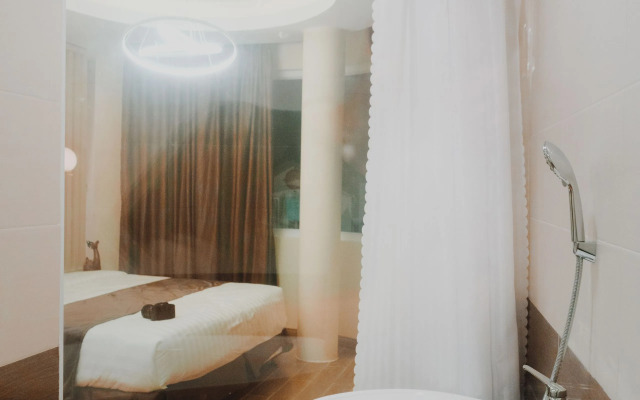 Silent Night Dem Lanh Hotel