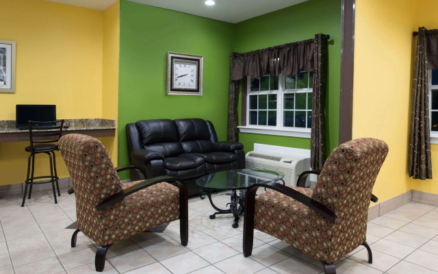 Microtel Inn & Suites by Wyndham Rogers