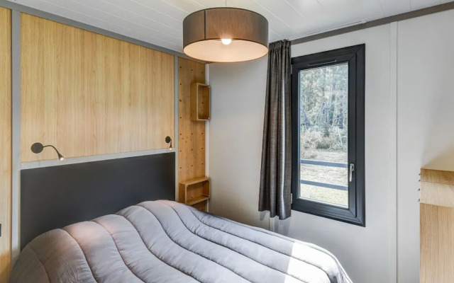 Secluded Chalet in Hourtin With Swimming Pool