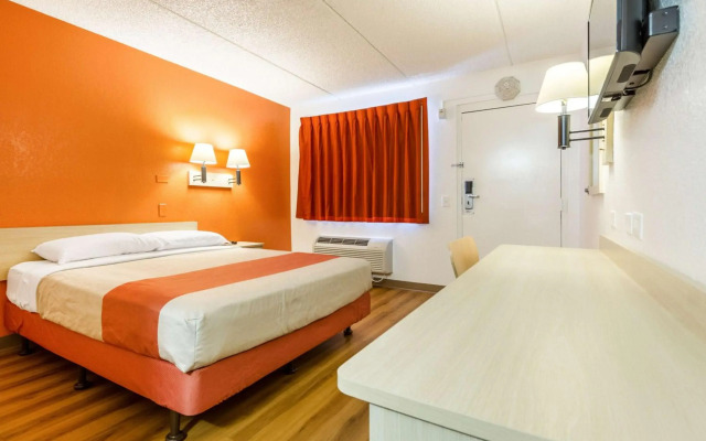 Motel 6 Tempe, AZ – Phoenix Airport – Priest Dr